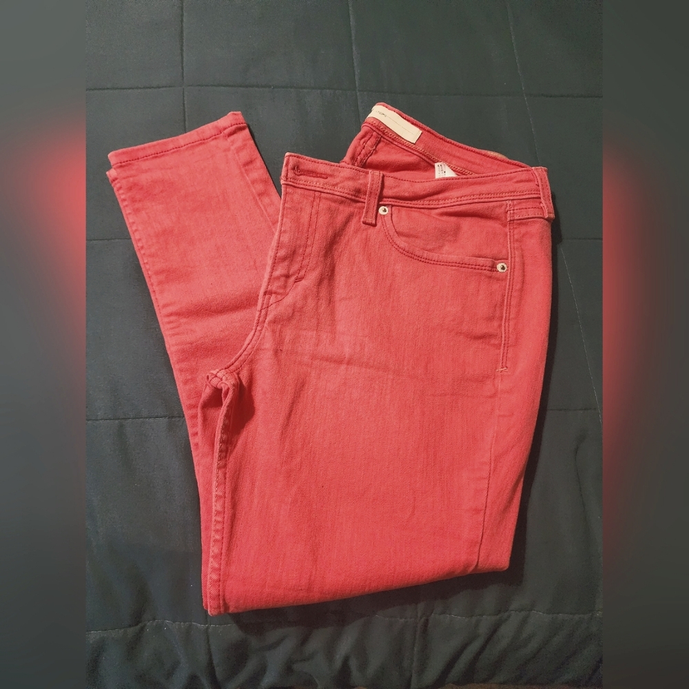 Levi's jean capri strecth W32. Fit like medium pink